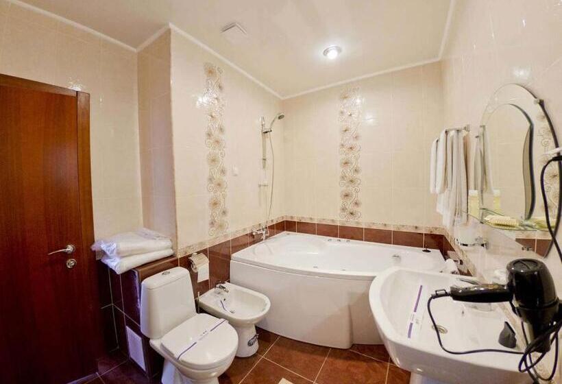 سوئیت 2 خوابه, Kristina