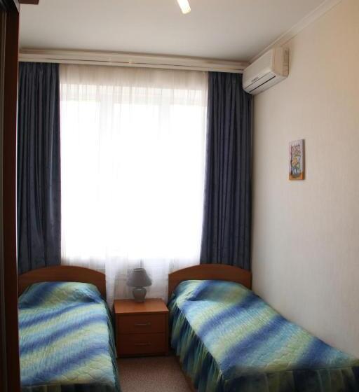 اتاق استاندارد, Kristina