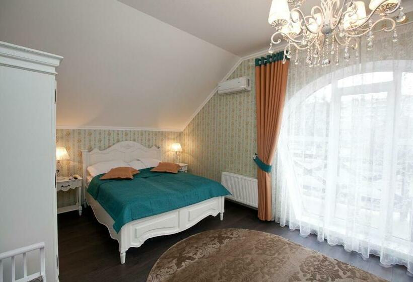 سوئیت با بالکن, Marsen