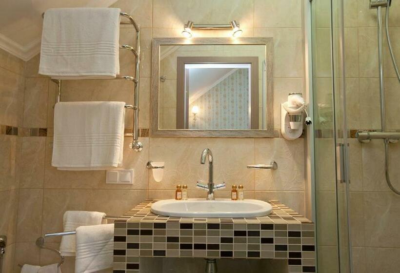 سوئیت با بالکن, Marsen