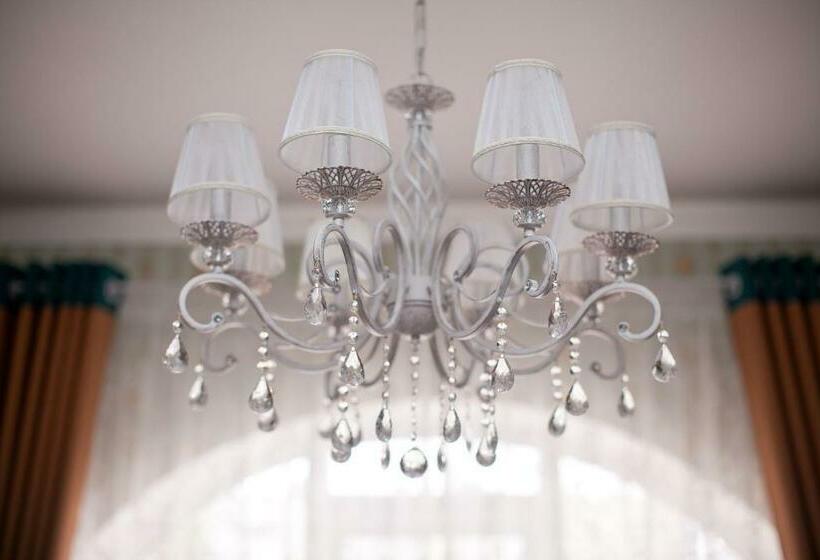 سوئیت با بالکن, Marsen