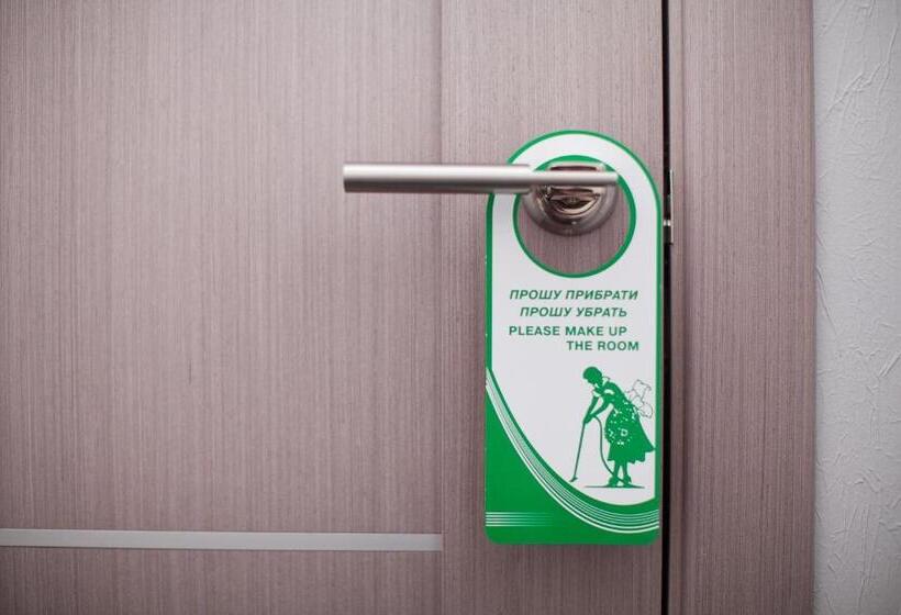 اتاق لوکس با بالکن, Marsen