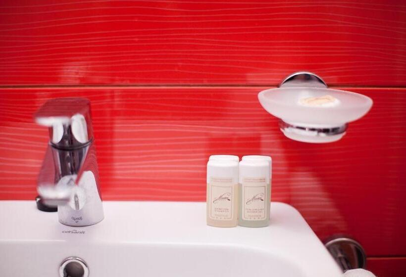 اتاق لوکس با بالکن, Marsen