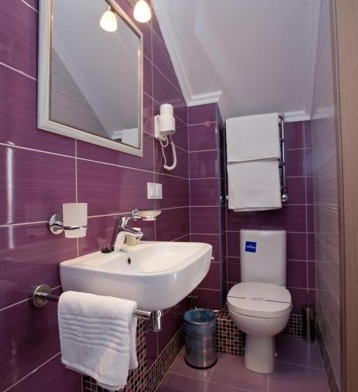 اتاق لوکس با بالکن, Marsen