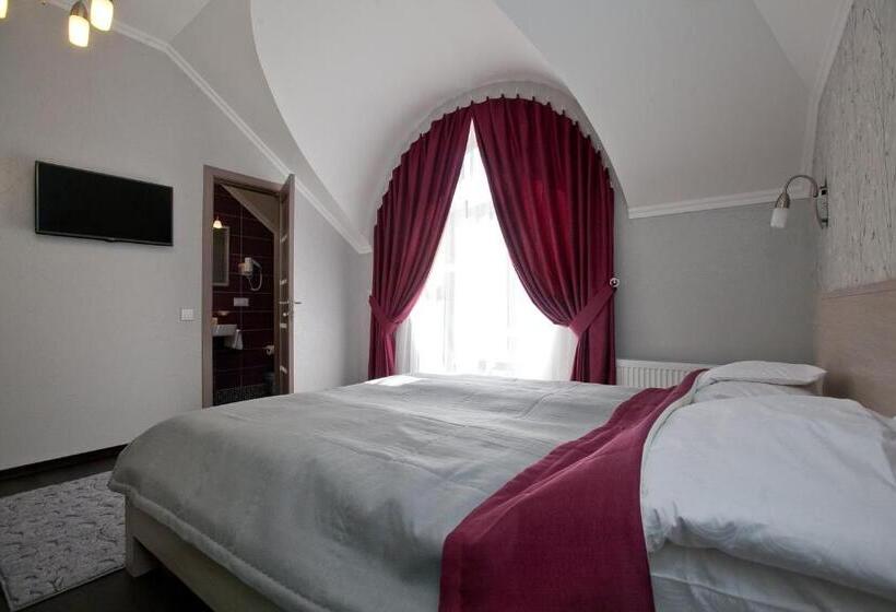 اتاق لوکس با بالکن, Marsen