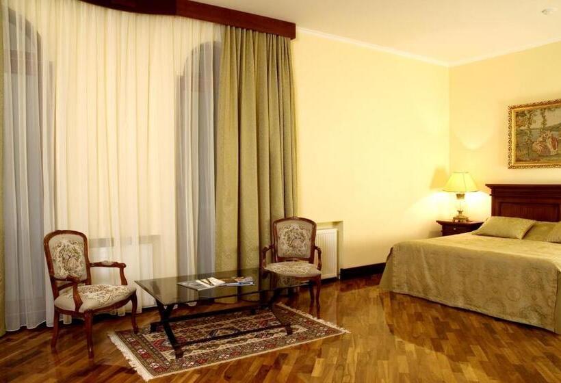 جناح جونيور, Optima Collection Dnipro