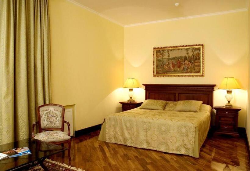جناح جونيور, Optima Collection Dnipro