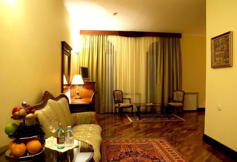 جناح جونيور, Optima Collection Dnipro