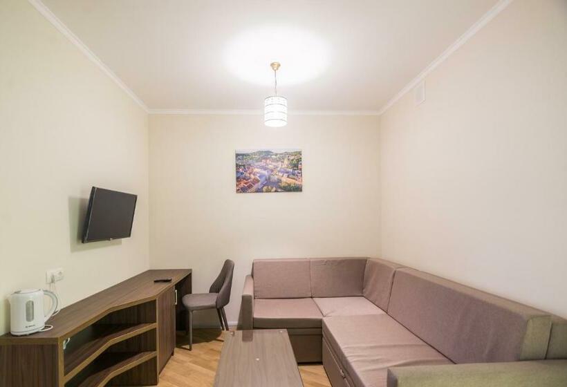 اتاق استاندارد, Pivdenniy