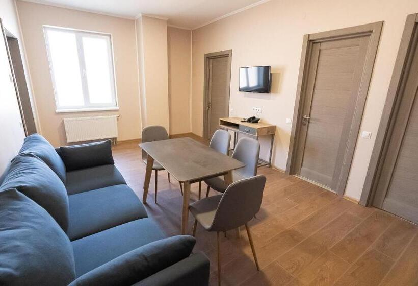 آپارتمان 2 خوابه, Pivdenniy