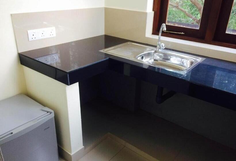اتاق لوکس با بالکن, Sea Breeze Deluxe Inn