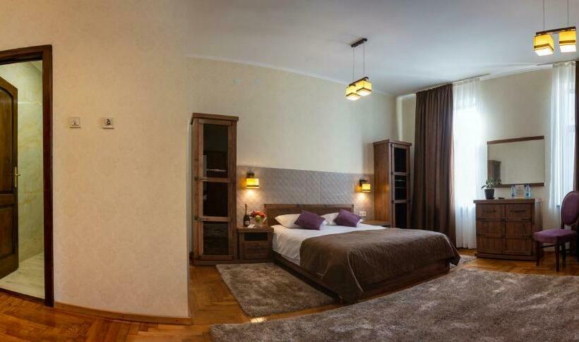 סוויטת ג'וניור, Star