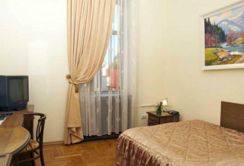 Quarto Estandar Individual, Star