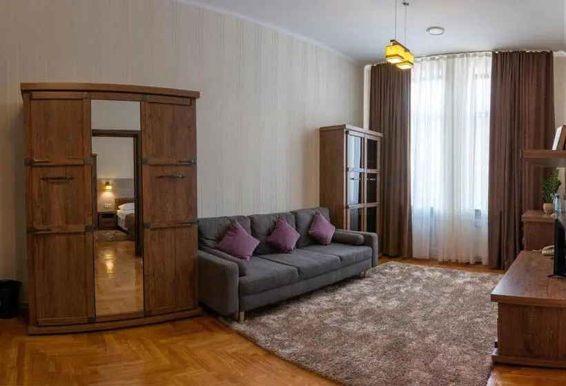 Suite Premium, Star