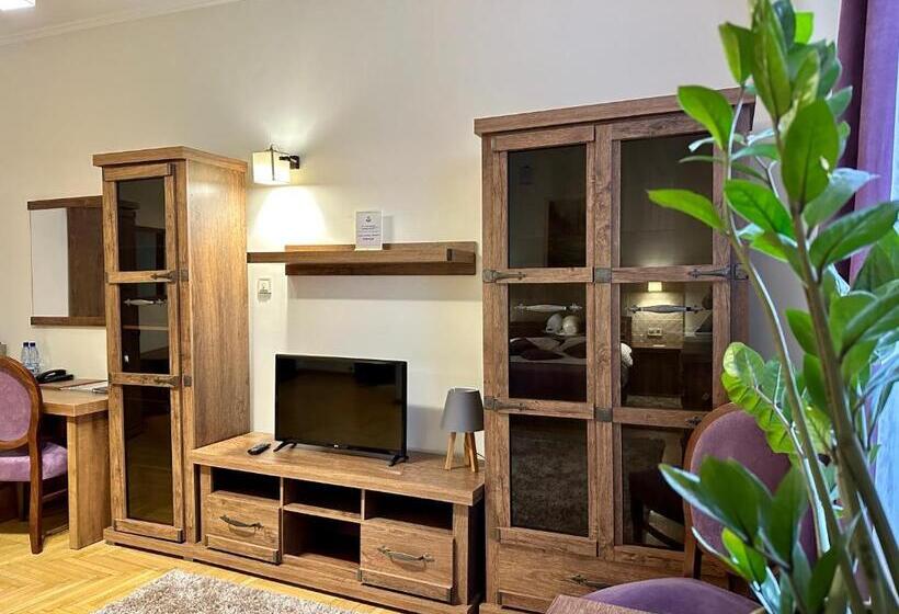 סוויטת ג'וניור, Star