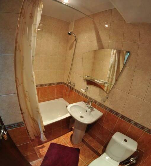 标准单人间, Tourist