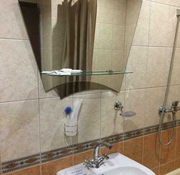 标准单人间, Tourist