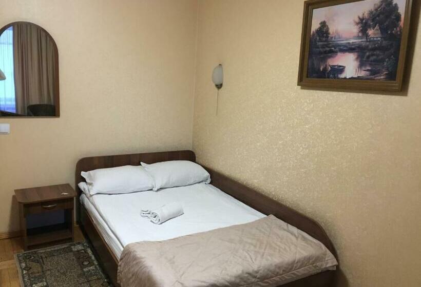 标准单人间, Tourist