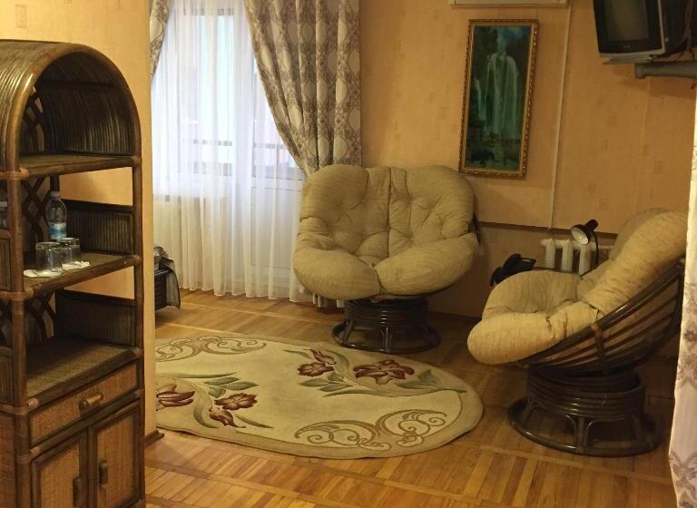 小型套房, Tourist