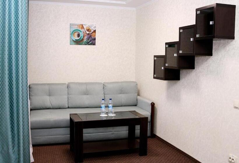 家庭小型套房, Tourist