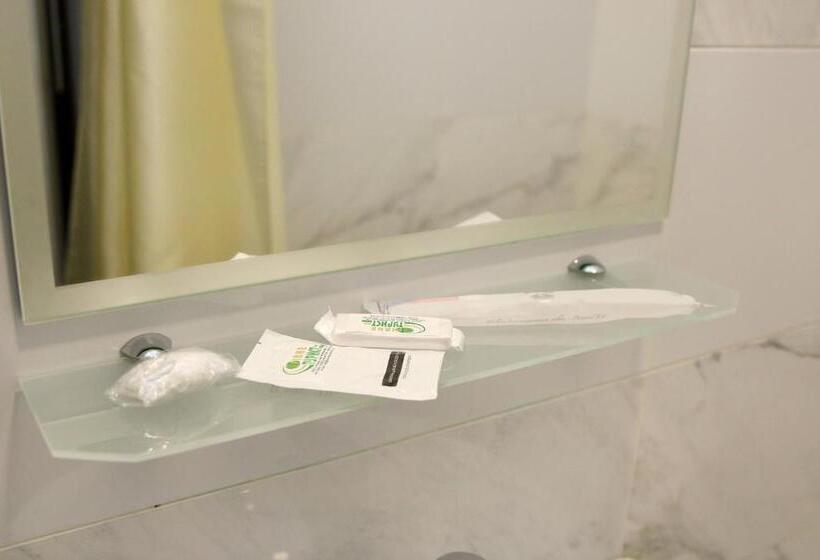 高级单人间, Tourist