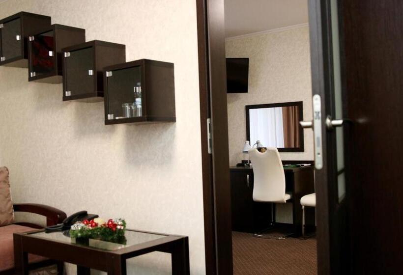 带阳台套房, Tourist