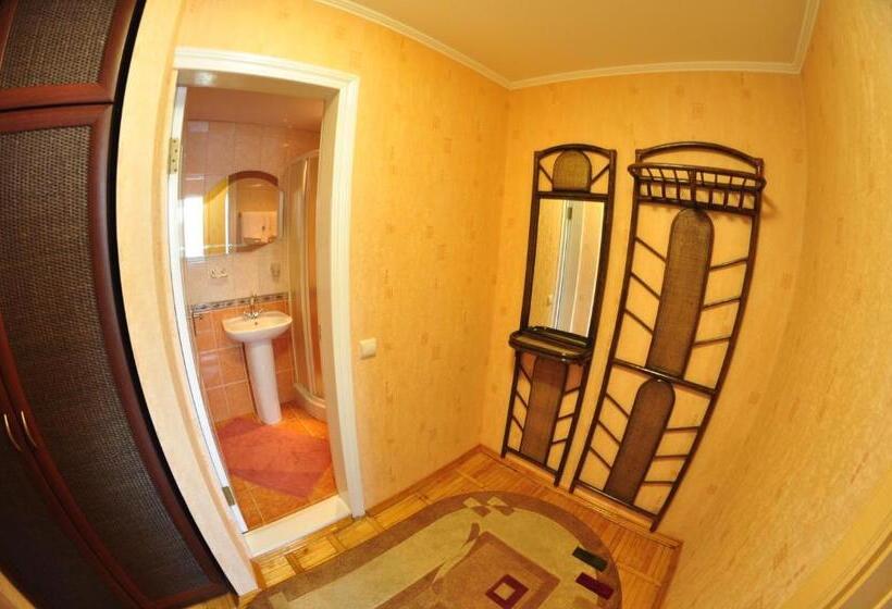 小型套房, Tourist