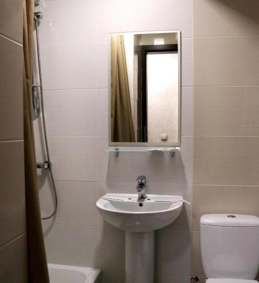 高级单人间, Tourist