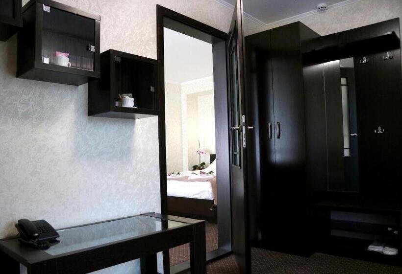 带阳台套房, Tourist