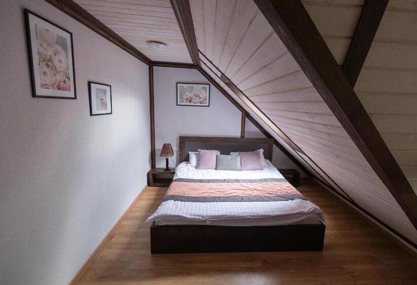 Habitaci�n Est�ndar Abuhardillada, Villa Blanc