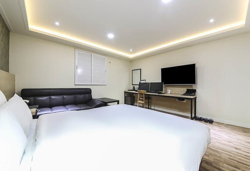 Standard Room, White