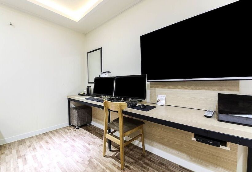 Standard Room, White