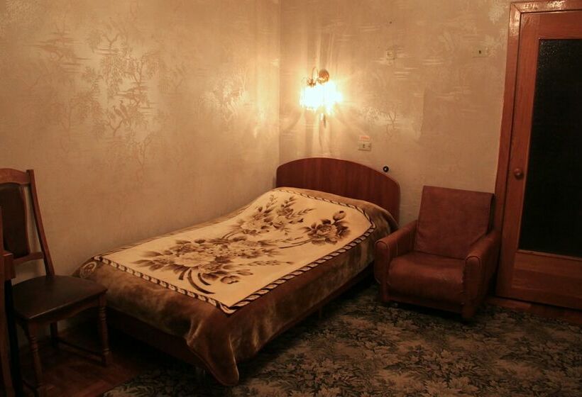 غرفة إقتصادية فردية, Zhovtneviy