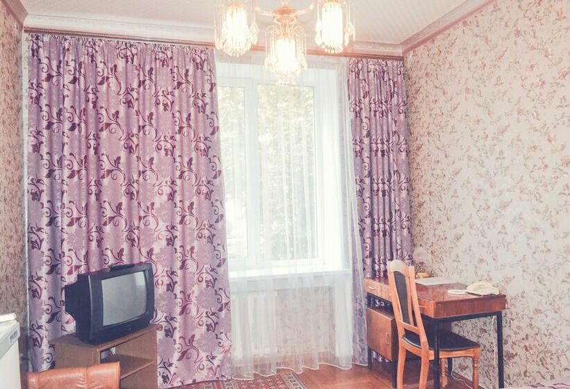 غرفة إقتصادية فردية, Zhovtneviy