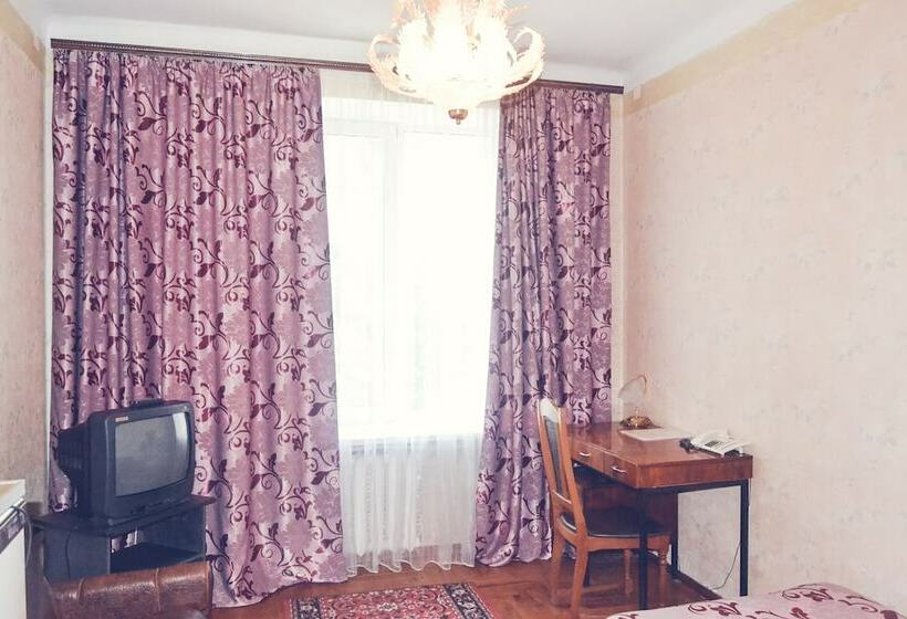 غرفة قياسية فردية, Zhovtneviy