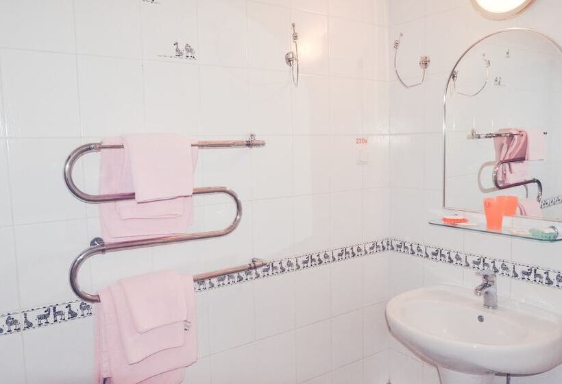 غرفة سوبيريور, Zhovtneviy