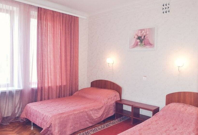 غرفة سوبيريور, Zhovtneviy