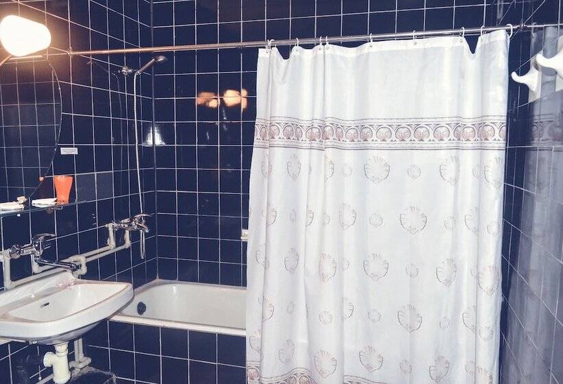 غرفة إقتصادية ثلاثية, Zhovtneviy