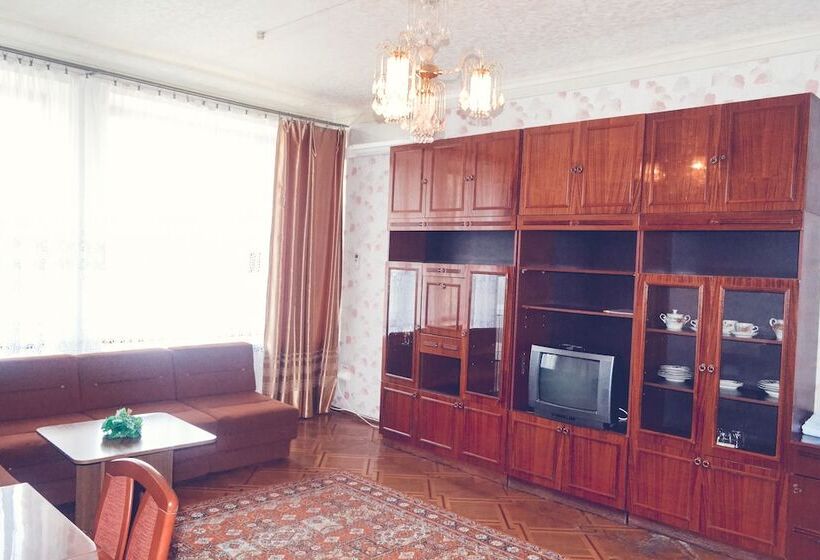 غرفة إقتصادية ثلاثية, Zhovtneviy