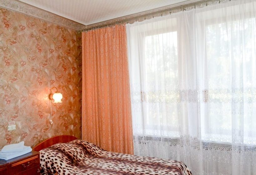 غرفة إقتصادية ثلاثية, Zhovtneviy