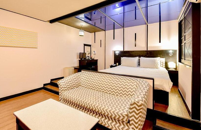 اتاق خانوادگی, Airtel