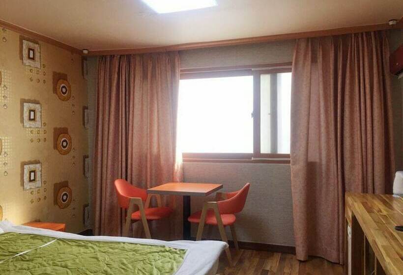 スタンダードルーム, Green And Blue