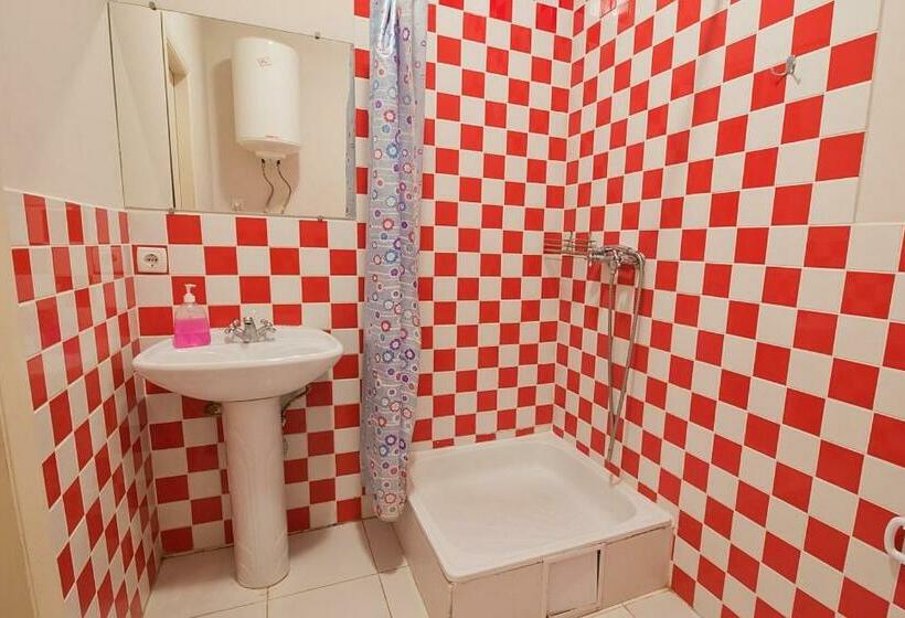 تختخواب در اتاق مشترک, Tsentr Hostel