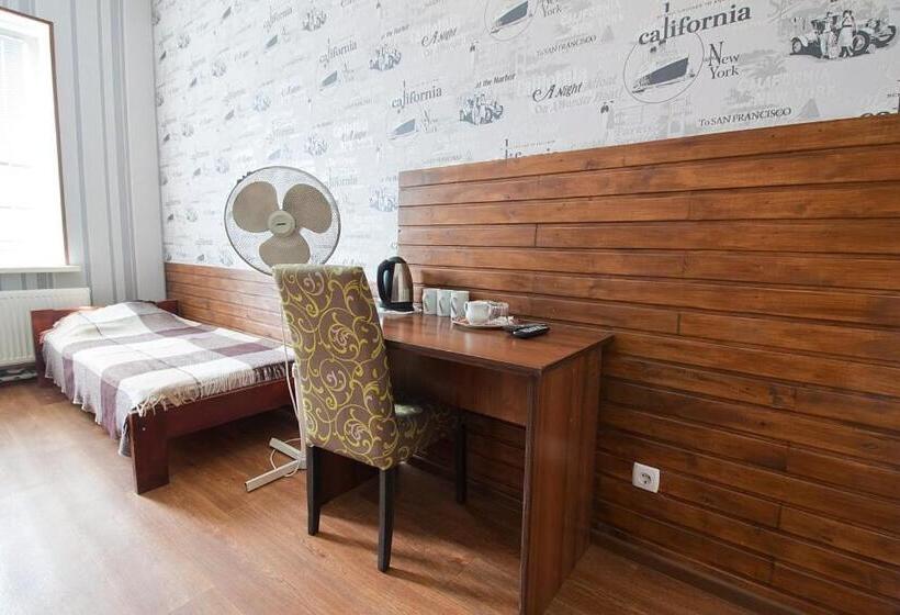 تختخواب در اتاق مشترک, Tsentr Hostel