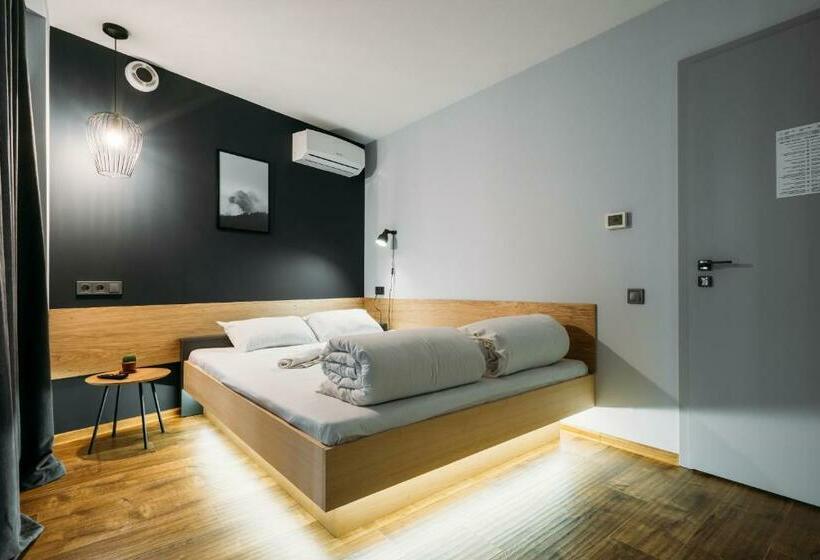 اتاق استاندارد با سرویس بهداشتی مشترک, Yard Hostel & Coffee