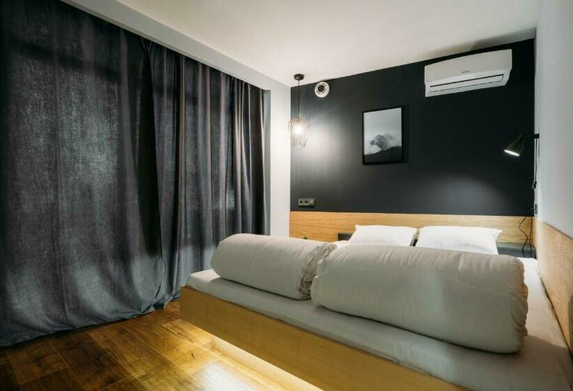 اتاق استاندارد با سرویس بهداشتی مشترک, Yard Hostel & Coffee