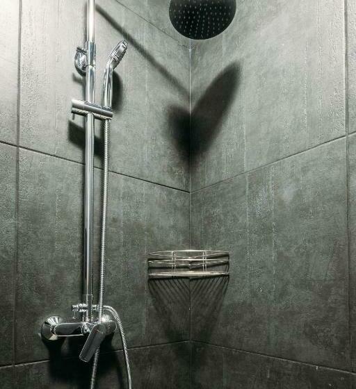 اتاق استاندارد با سرویس بهداشتی مشترک, Yard Hostel & Coffee