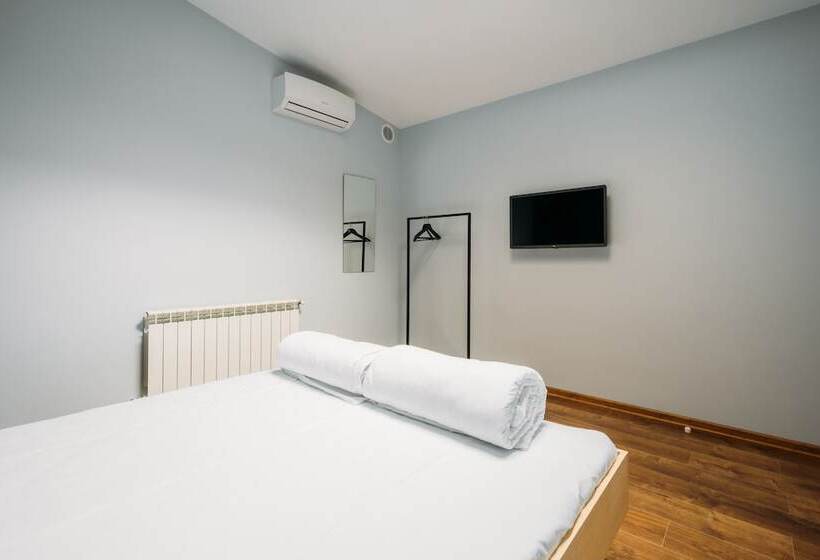 اتاق استاندارد با سرویس بهداشتی مشترک, Yard Hostel & Coffee