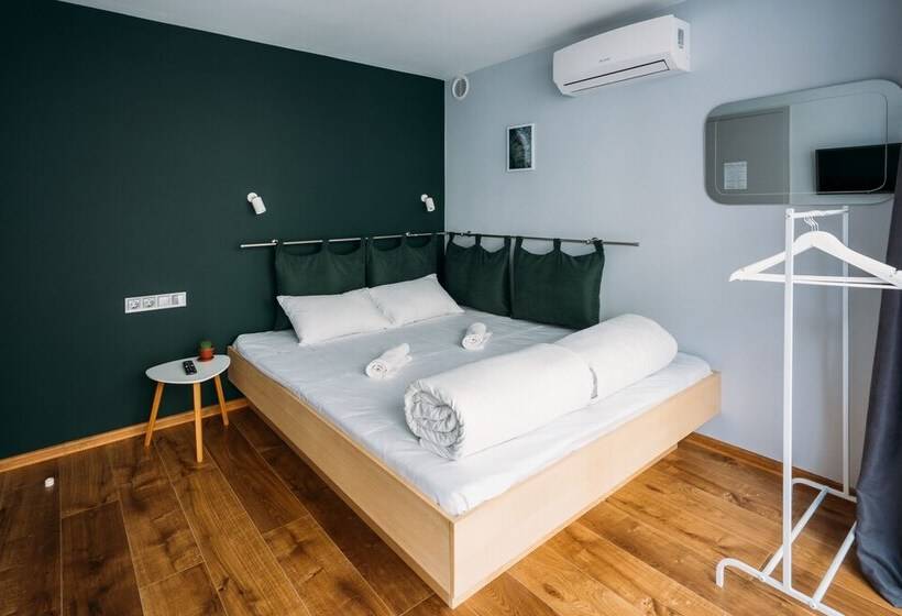 اتاق استاندارد با سرویس بهداشتی مشترک, Yard Hostel & Coffee