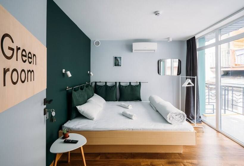 اتاق استاندارد با سرویس بهداشتی مشترک, Yard Hostel & Coffee